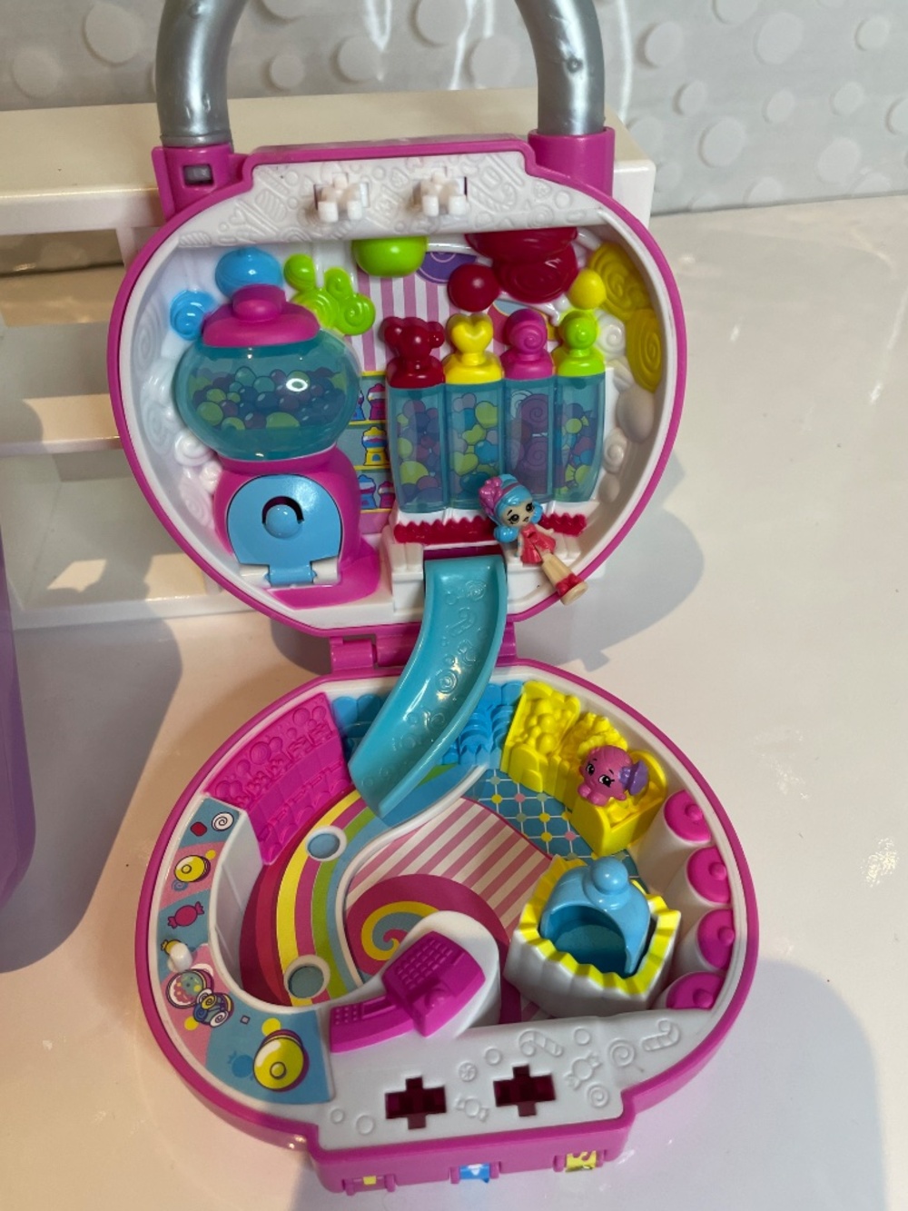 Shopkins Lil Secrets Mini Locket Playsets - Picture 7 of 10